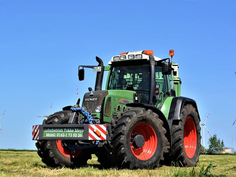 Reinigung von landwirtschaftlichen Traktoren, Geräten und Anlagen
